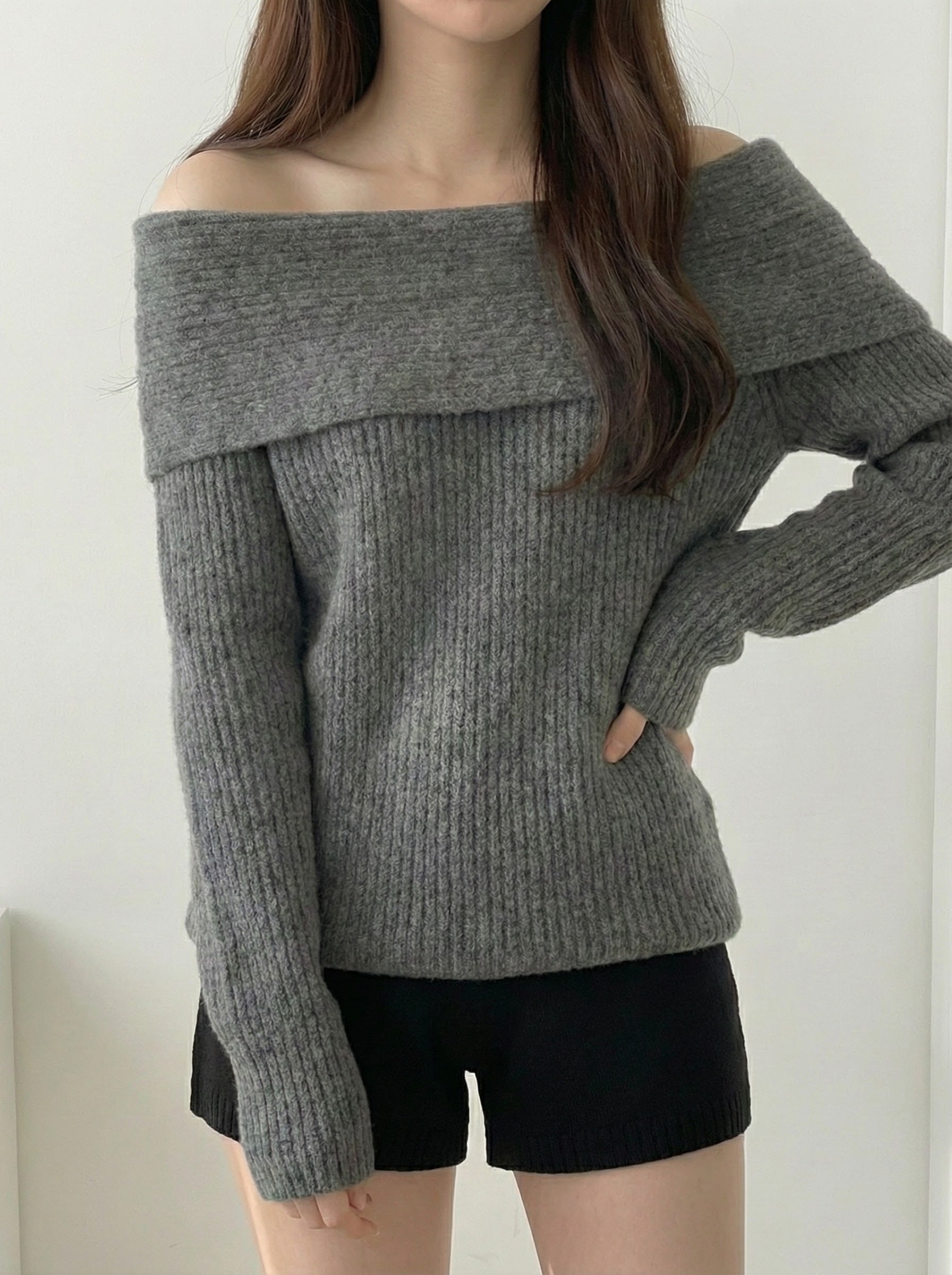 オフショルダーニットプルオーバー