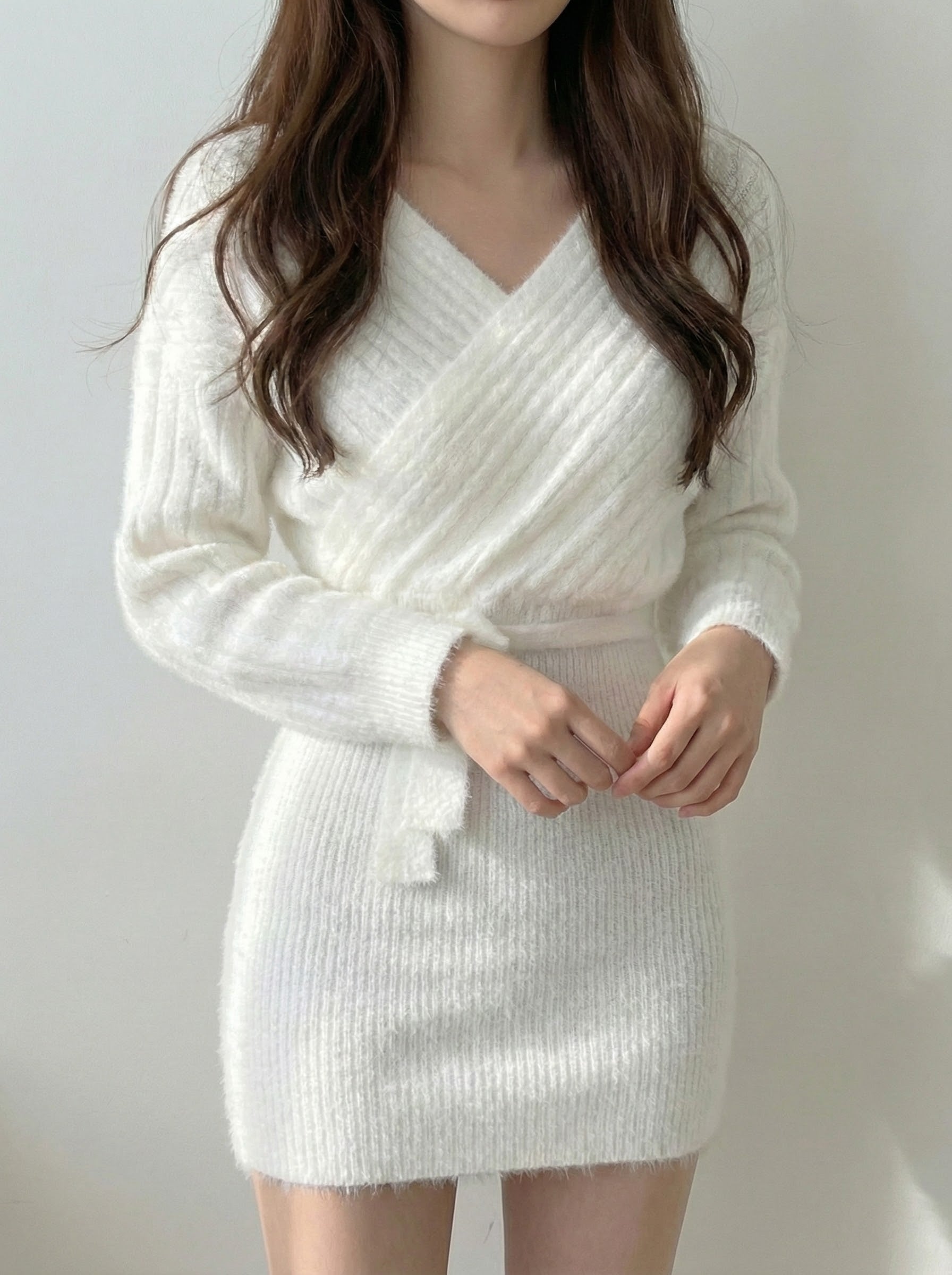 オフショルダーリブニットワンピース