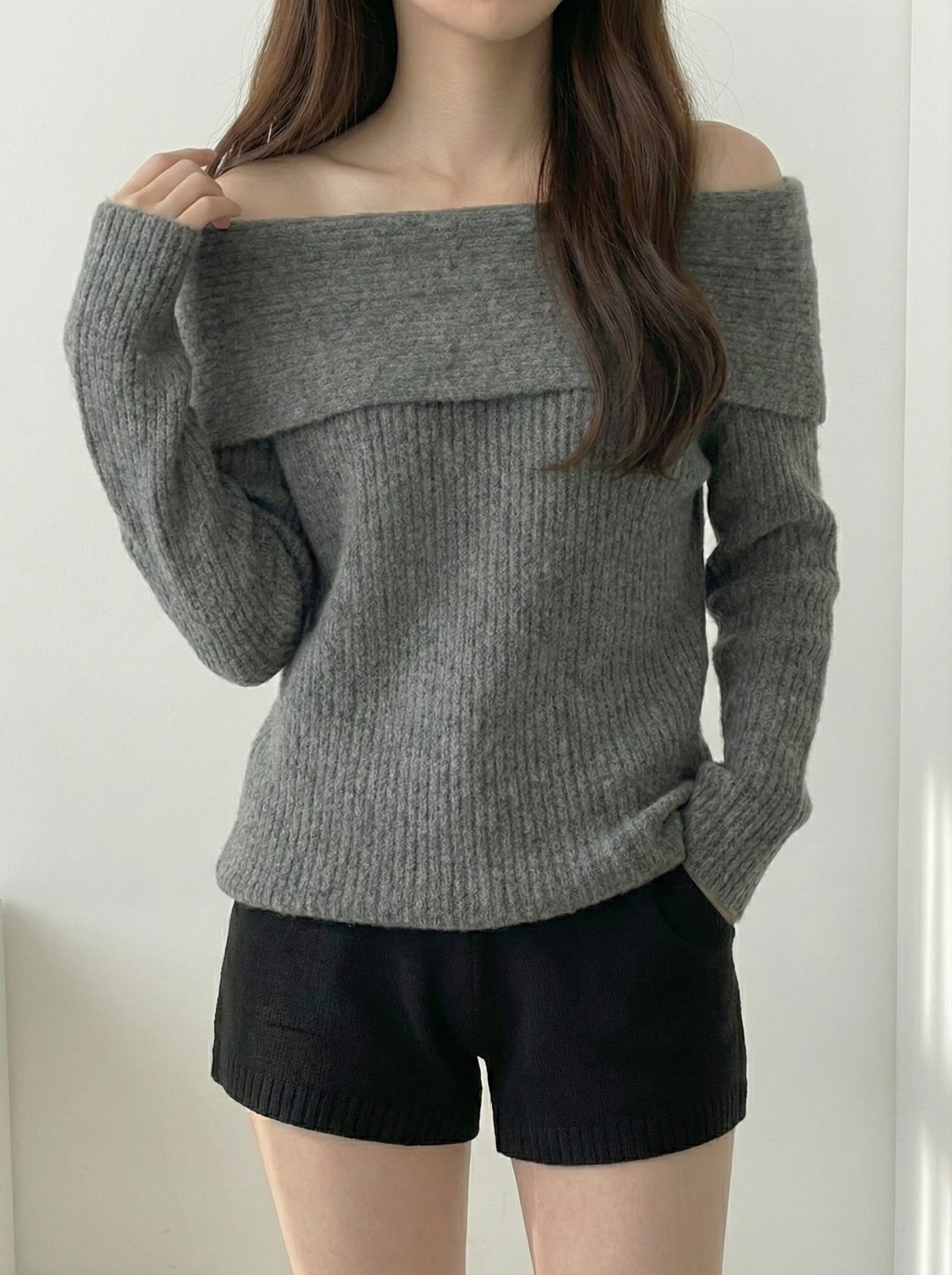 オフショルダーニットプルオーバー