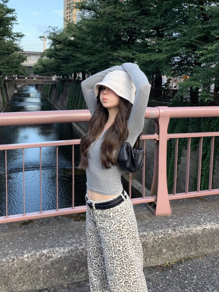ラウンドネッククロップドボタンロングTシャツ