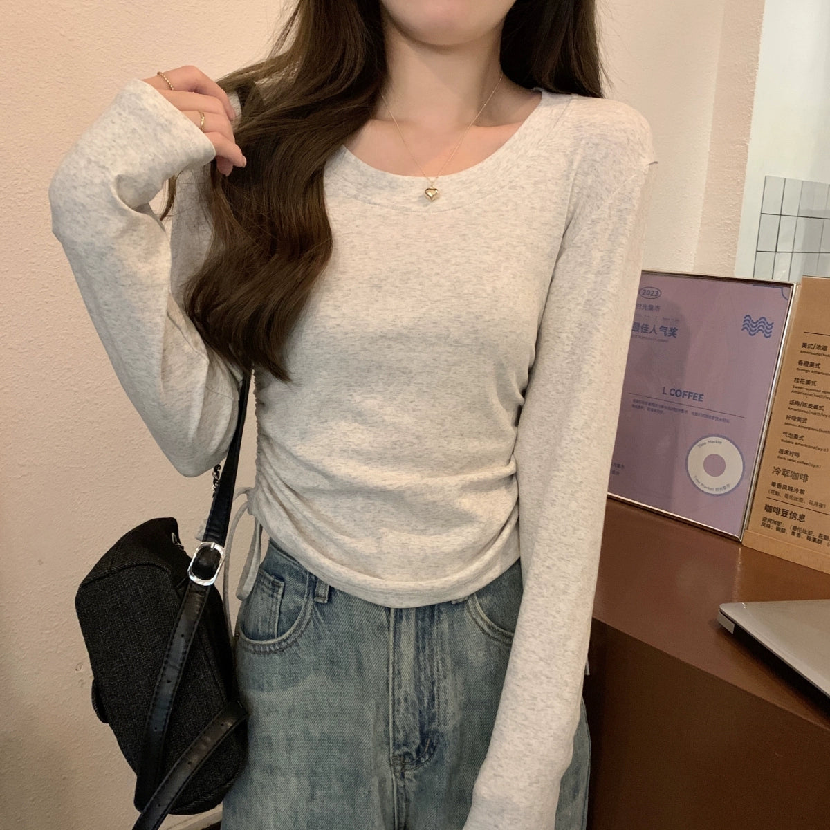 ラウンドネックギャザーロングTシャツ