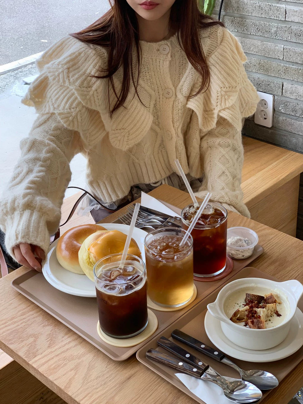 クロップドフリルショルダーニットカーディガン