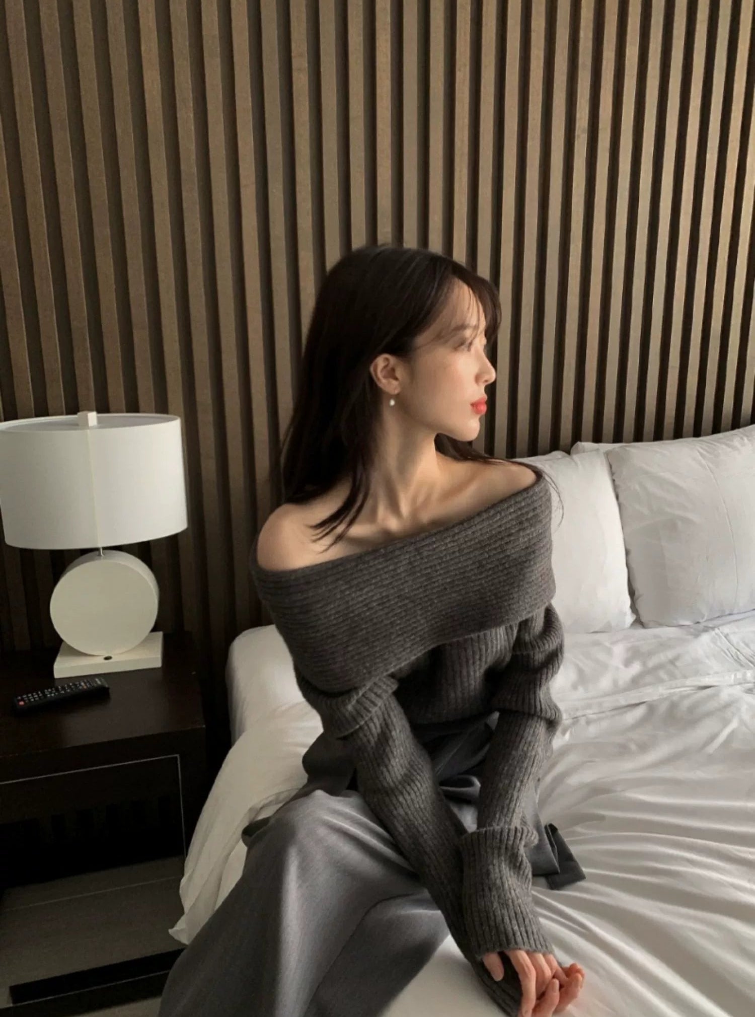 オフショルダーリブニット